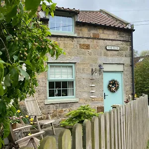 https://hideaway-cottage-whitby.yorkshirehotels.net